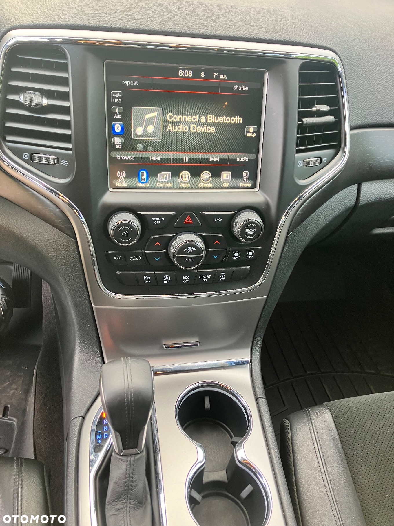 Jeep Grand Cherokee - 12