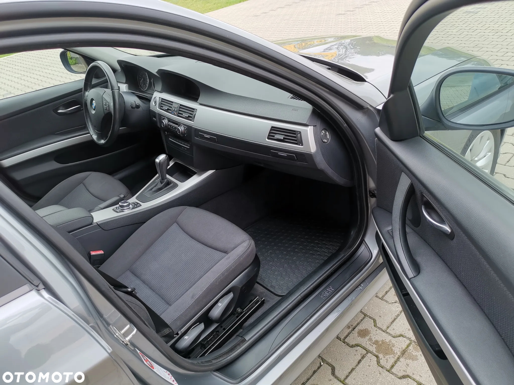 BMW Seria 3 320i Touring - 10