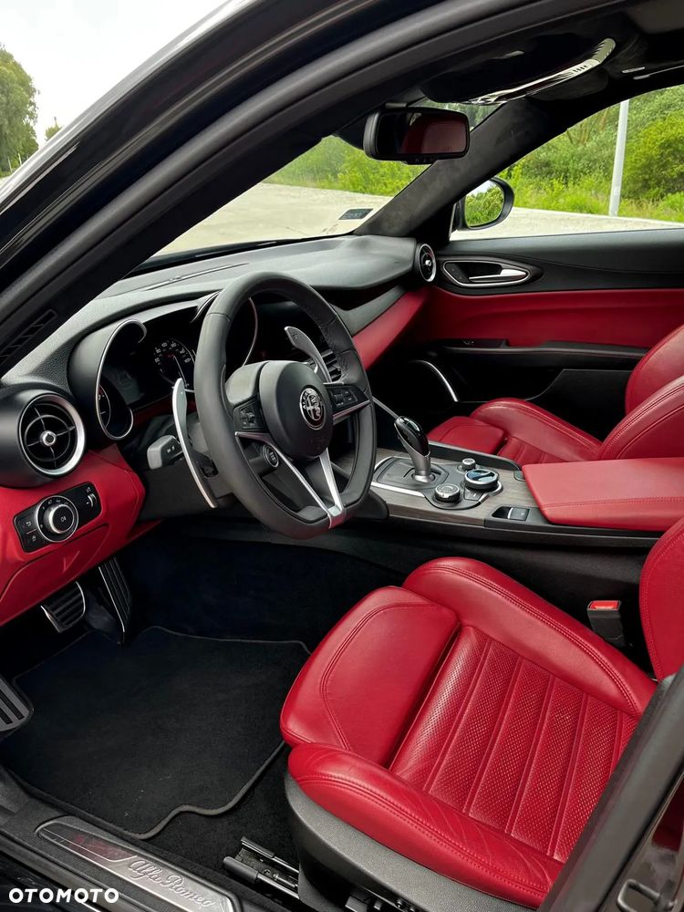 Alfa Romeo Giulia 2.0 Turbo 16V AT8 Veloce Ti - 10