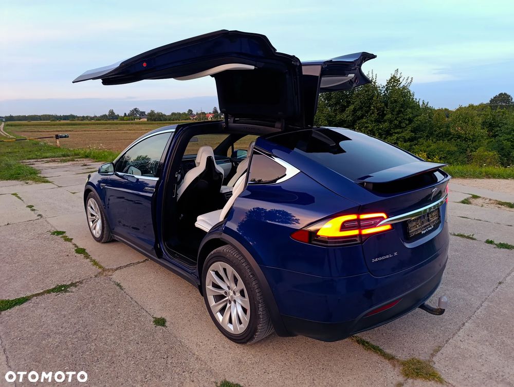 Tesla Model X - 5
