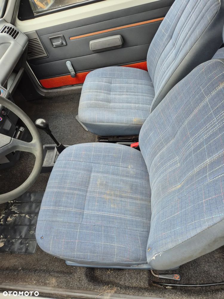 PEUGEOT 205 fotel fotele kanapa deska kokpit podsufitka boczek boczki klamka podłokietnik licznik prędkościomierz panel - 3