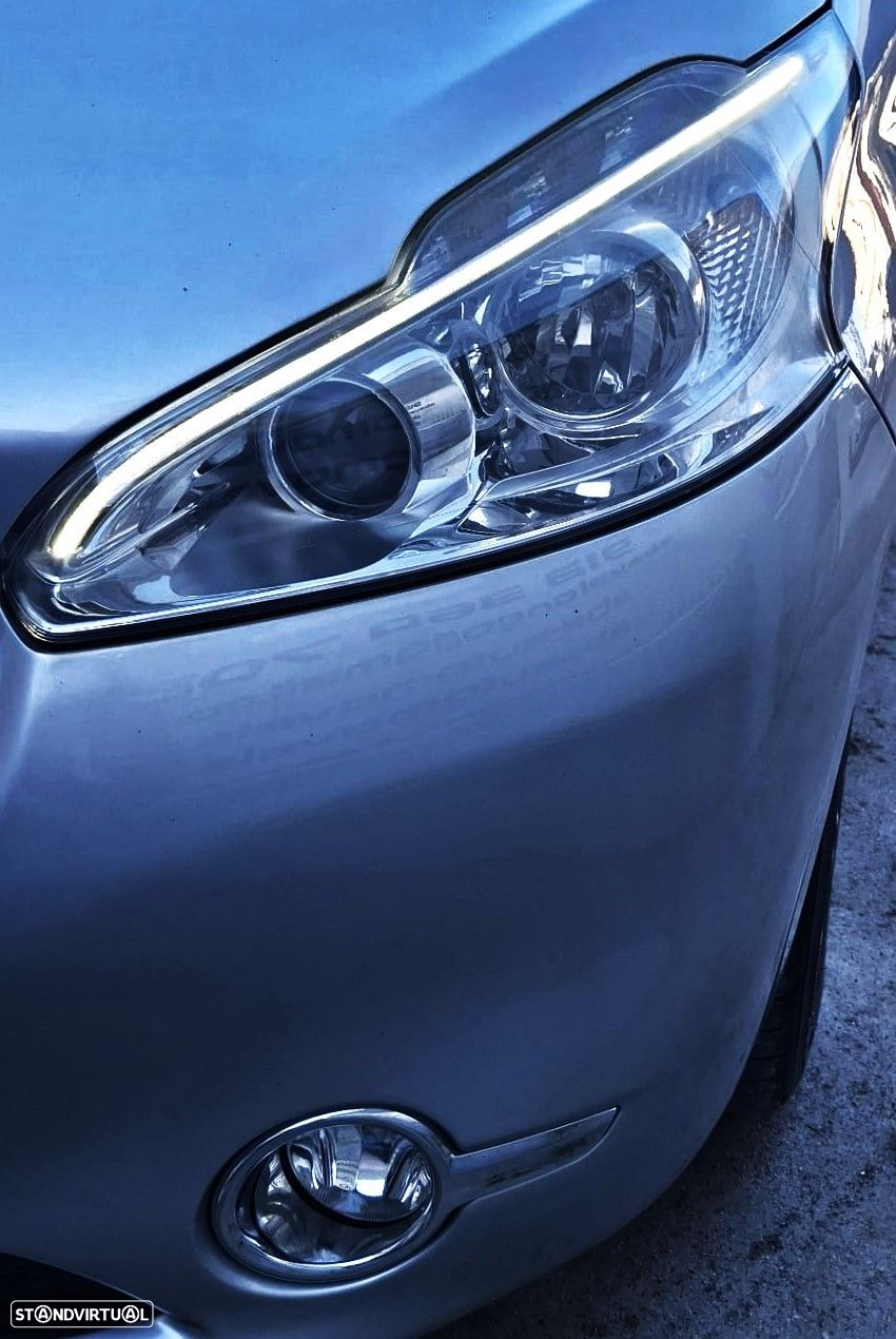Peugeot 208 1.6 e-HDi Allure 2-Tronic - 32