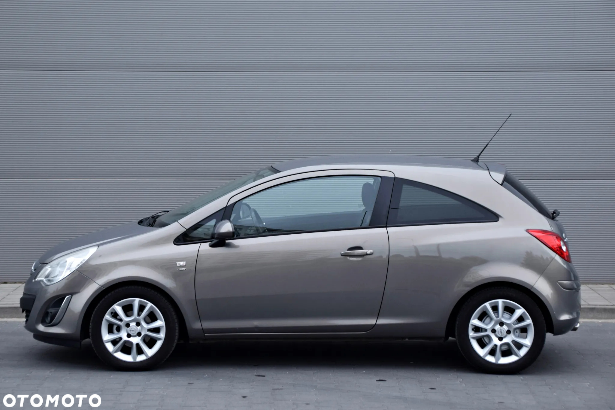 Opel Corsa 1.4 16V Satellite - 11