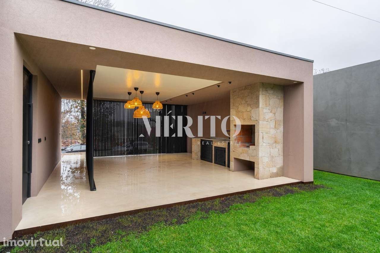 Moradia de Excelência com Piscina - Grande imagem: 4/40