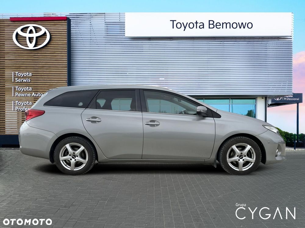 Toyota Auris 1.6 Premium Comfort - 6