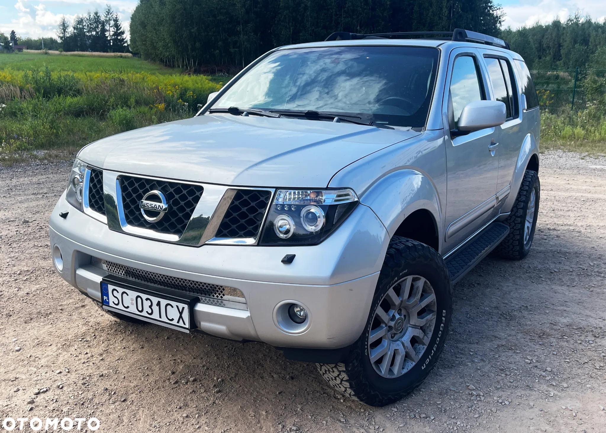 Nissan Pathfinder 4.0 V6 LE - 9