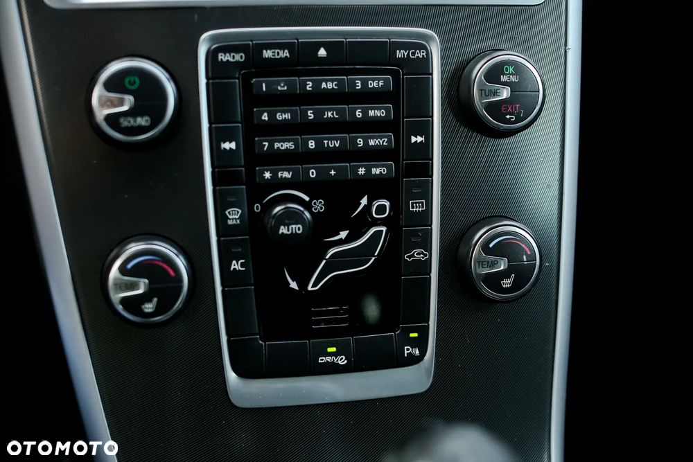 Volvo XC 60 DRIVe R Design - 31