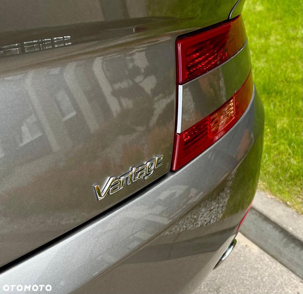 Aston Martin V8 Vantage ver-4-7-sportshift - 17