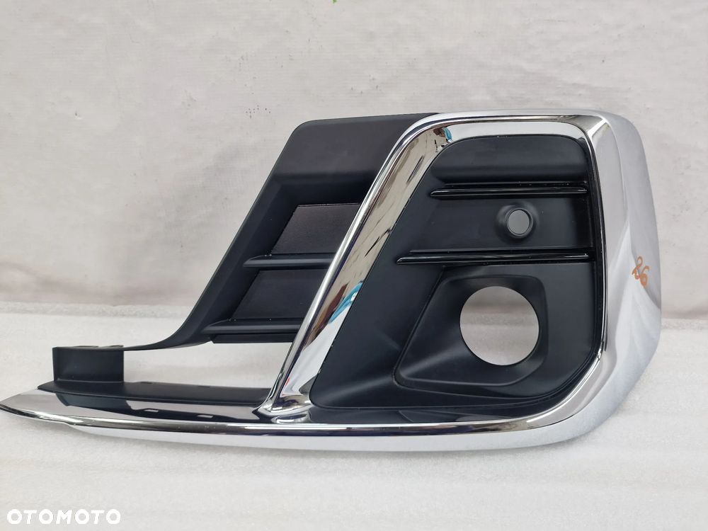 AUDI A8 D5 LIFT 4N0 21- LEWA KRATKA BOCZNA ZDERZAKA PRZEDNIEGO PRZÓD Z CHROMEM NA PDC , NR 4N0807681 + 4N0807151B , NR AUKCJI D/26
