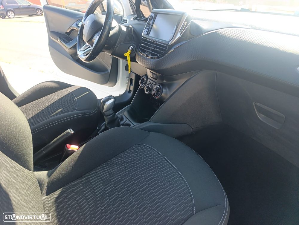 Peugeot 208 1.2 PureTech Style - 15