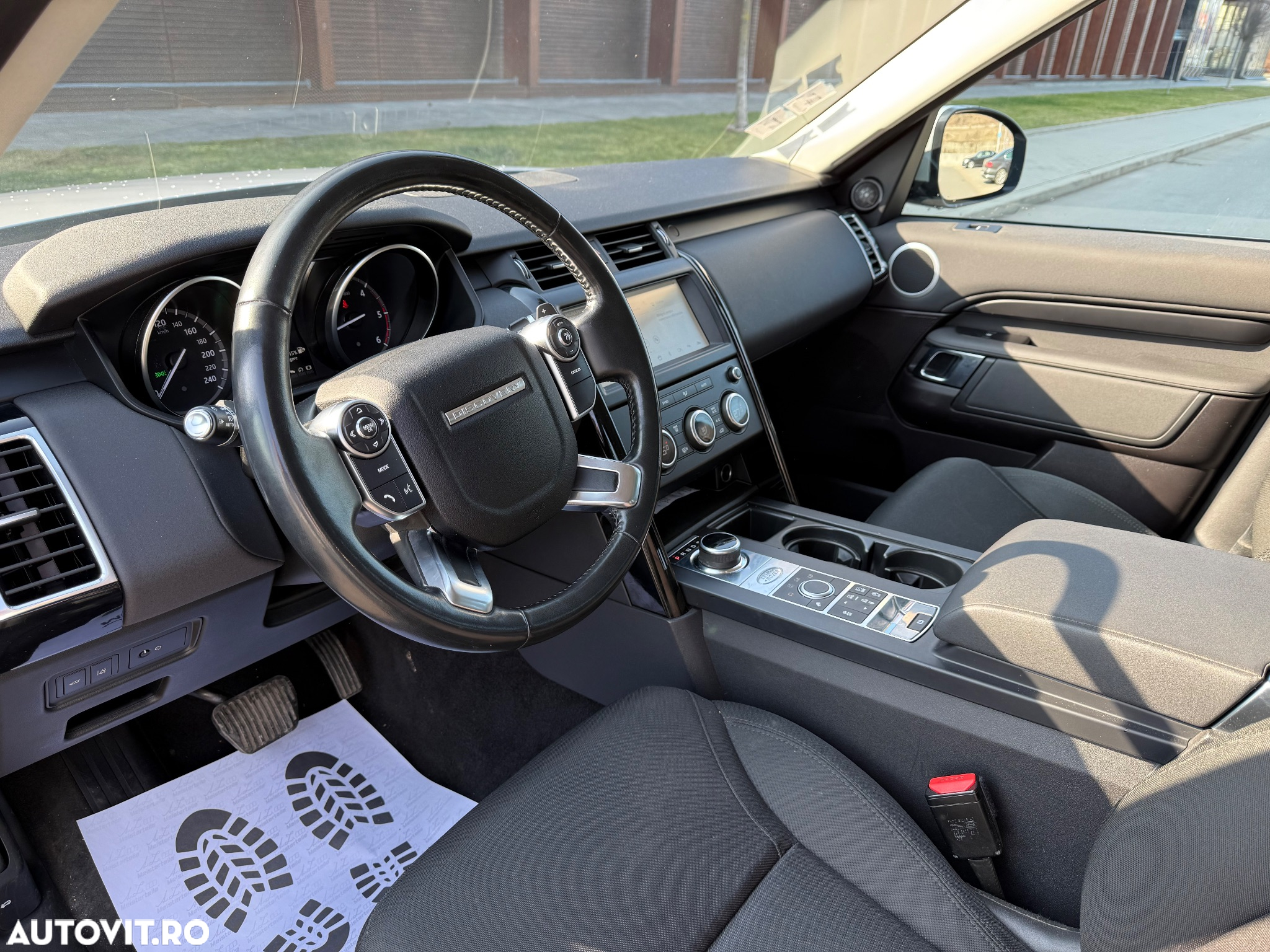 Land Rover Discovery 2.0 L TD4 HSE - 9