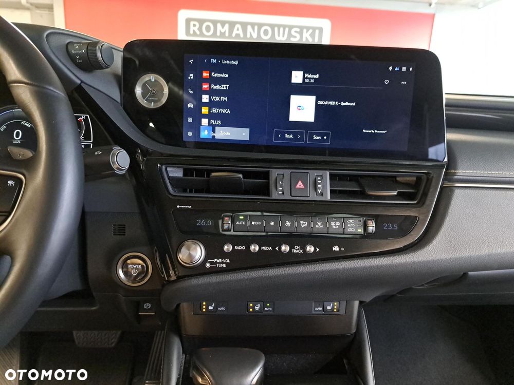 Lexus ES 300h F Sport Design - 16