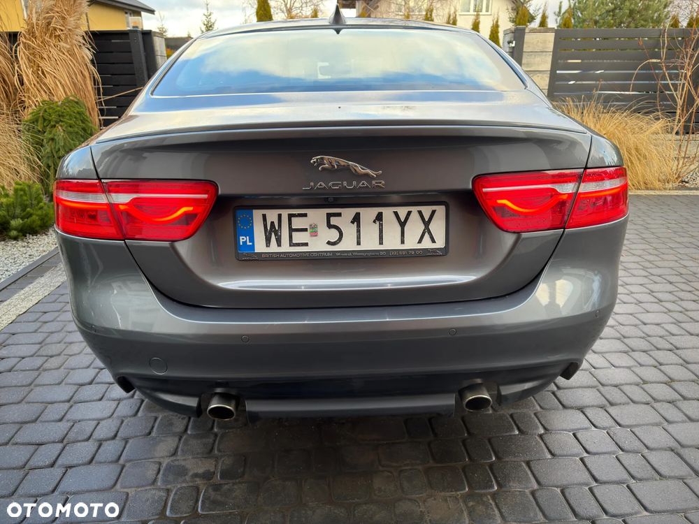 Jaguar XE 2.0 T R-Sport - 19