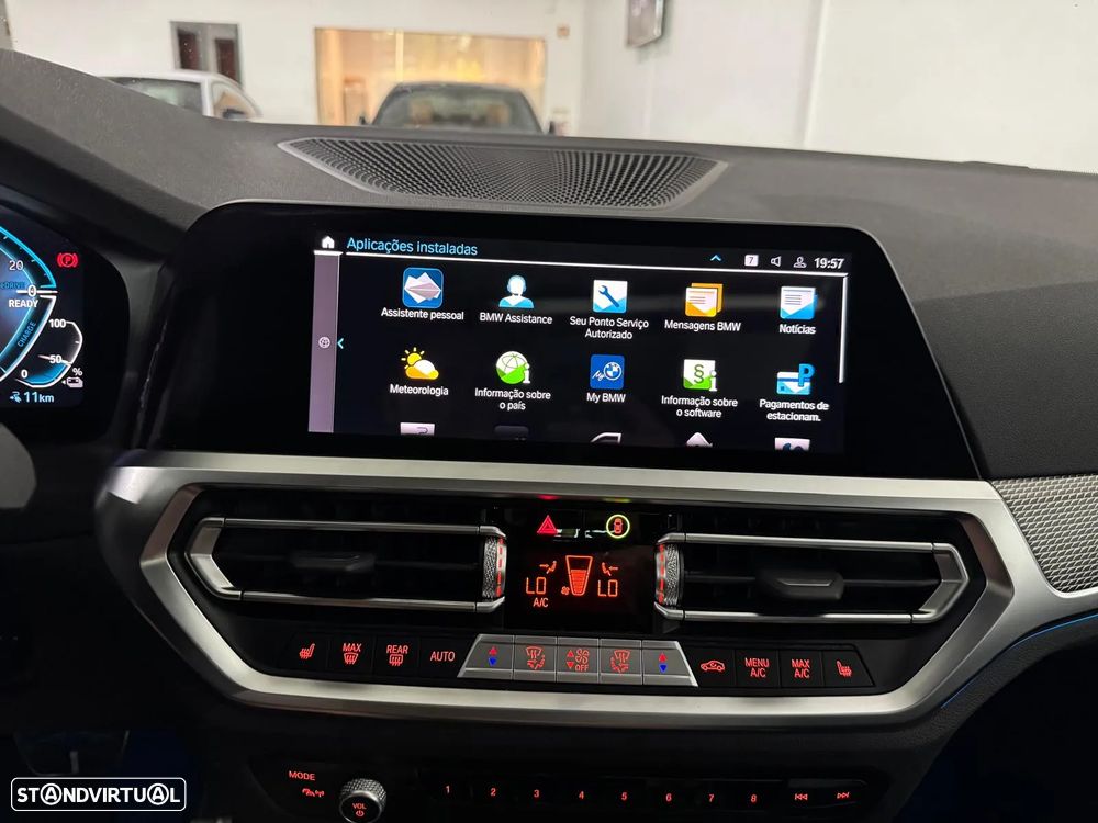 BMW 330 e Touring Pack M Auto - 31