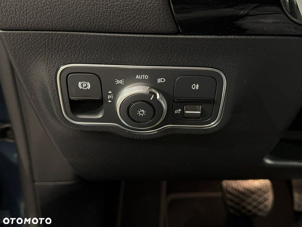 Mercedes-Benz GLA - 38