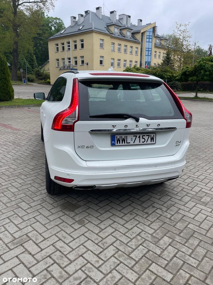 Volvo XC 60 D4 AWD Momentum - 4