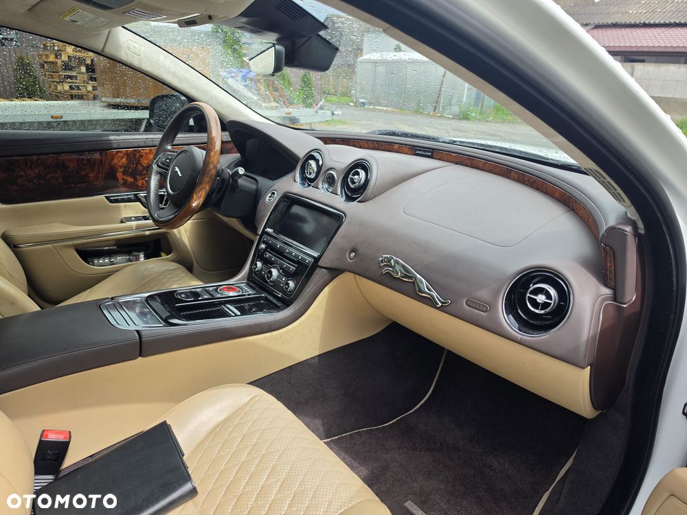 Jaguar XJ 3.0 T LWB Premium Luxury - 8