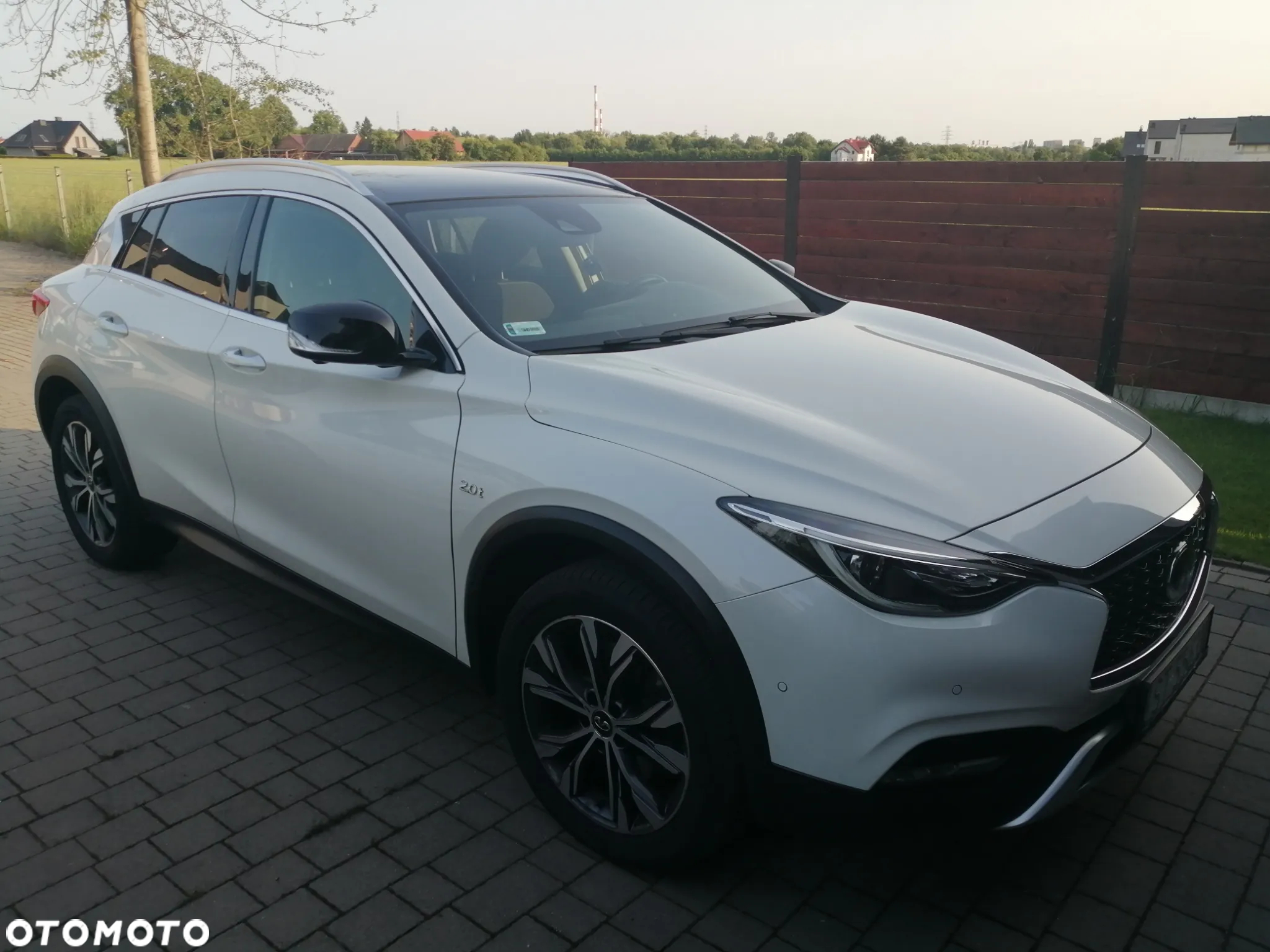 Infiniti QX30 - 11
