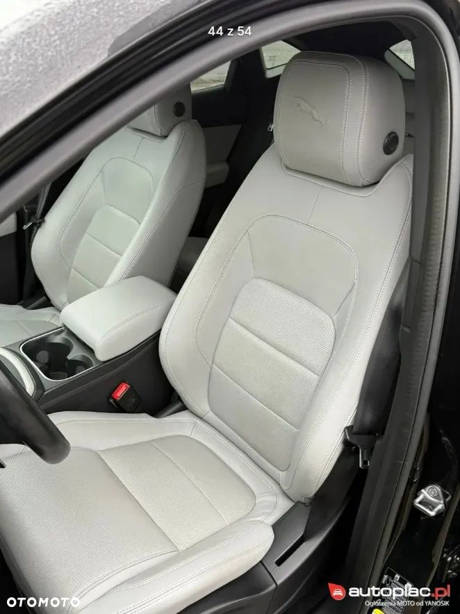 Jaguar E-Pace P300e AWD R-Dynamic S - 12