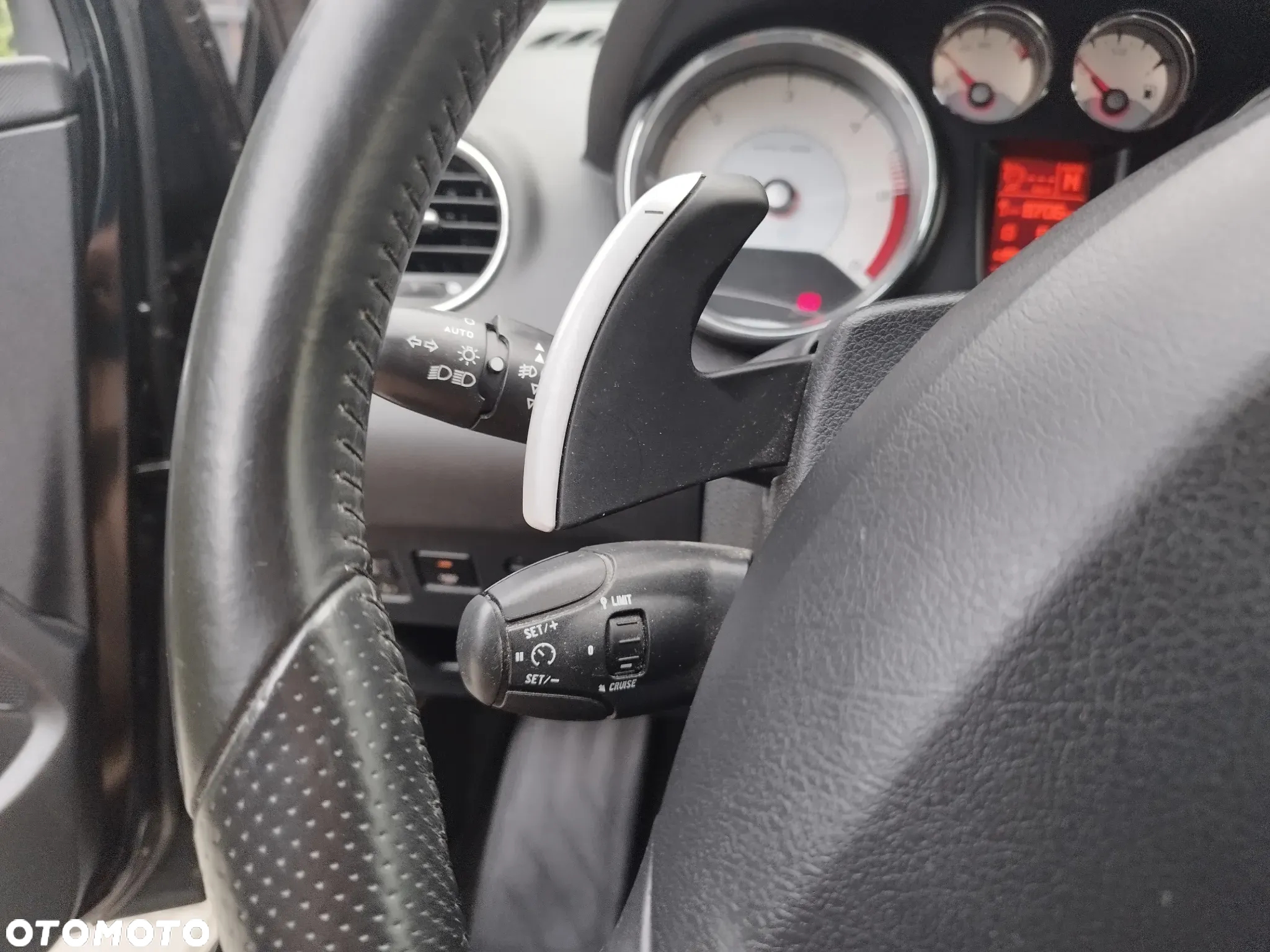 Peugeot 308 SW HDi FAP 110 EGS6 Premium - 35