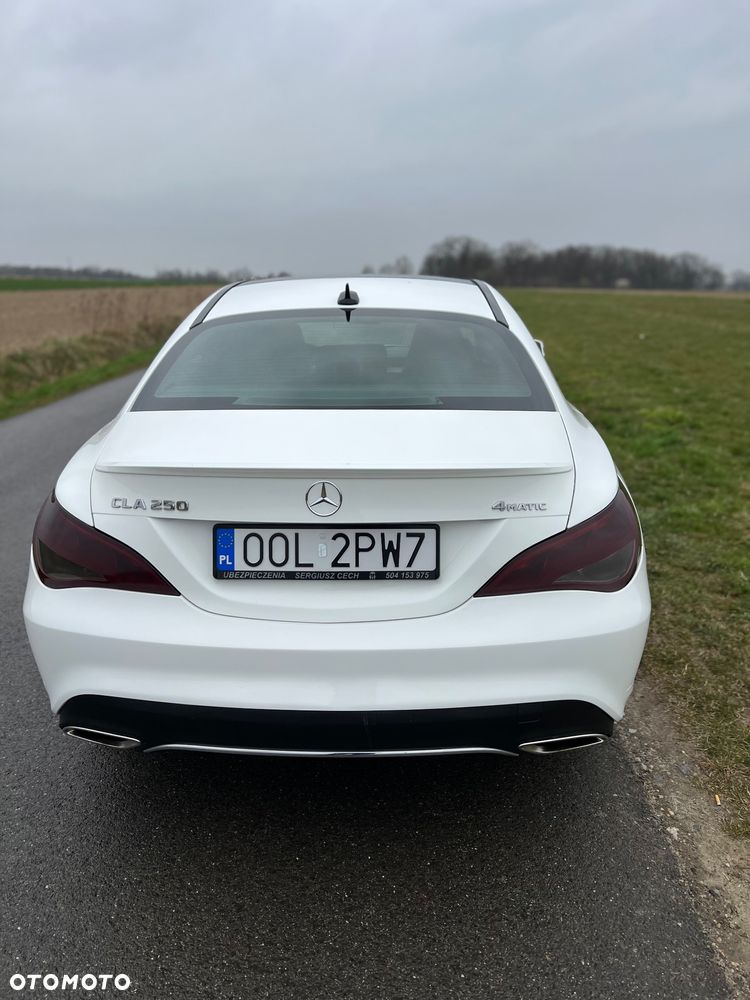 Mercedes-Benz CLA 250 4Matic 7G-DCT - 11