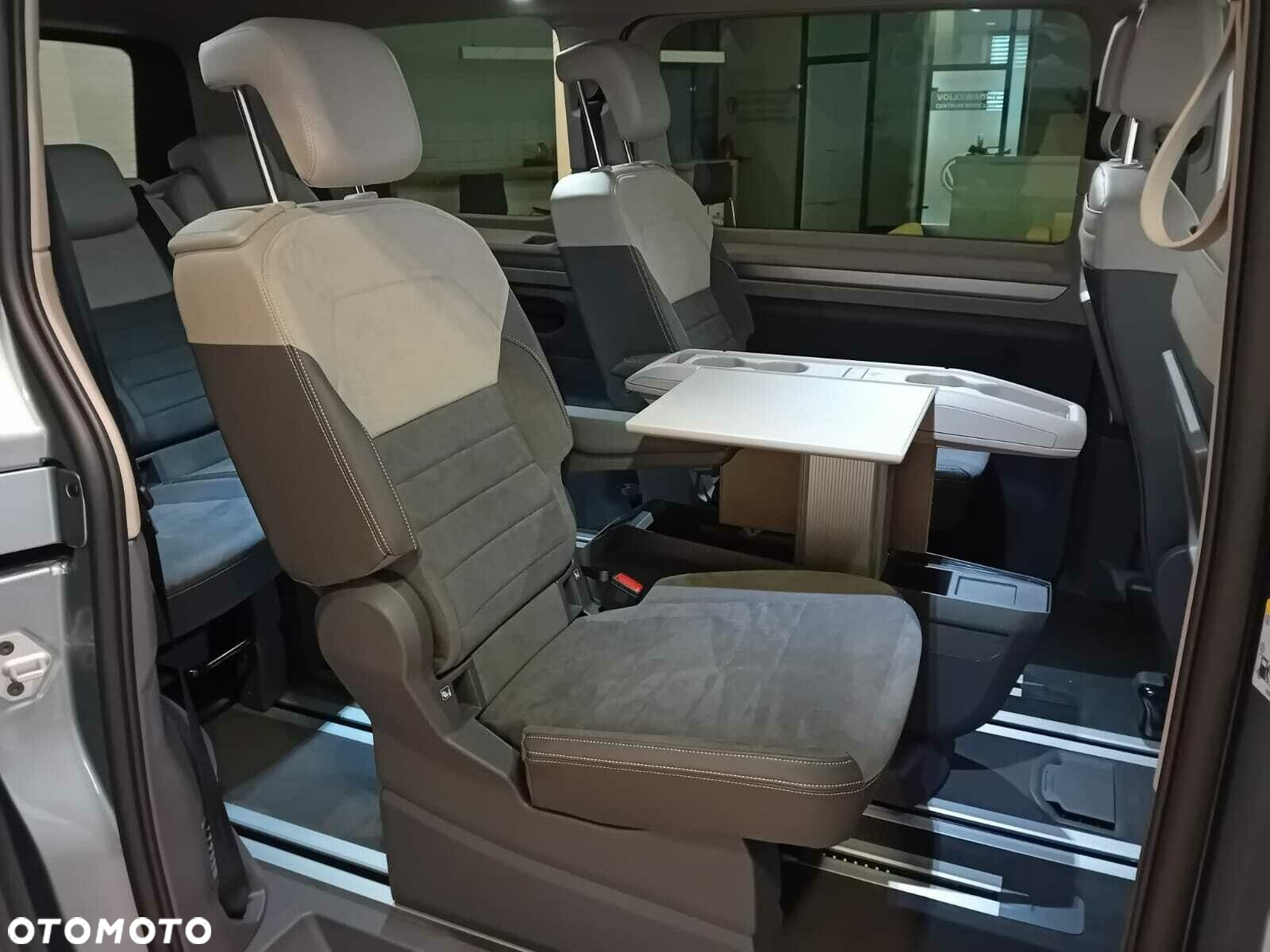 Volkswagen Multivan - 14