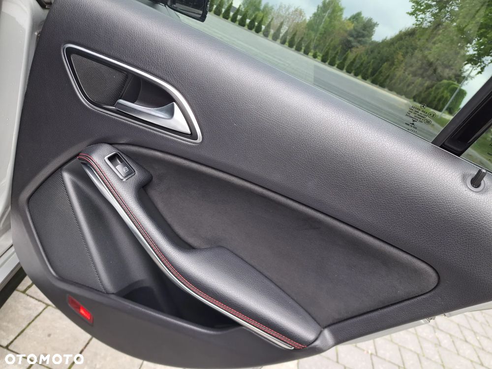 Mercedes-Benz CLA 220 CDI 7G-DCT AMG Line - 24