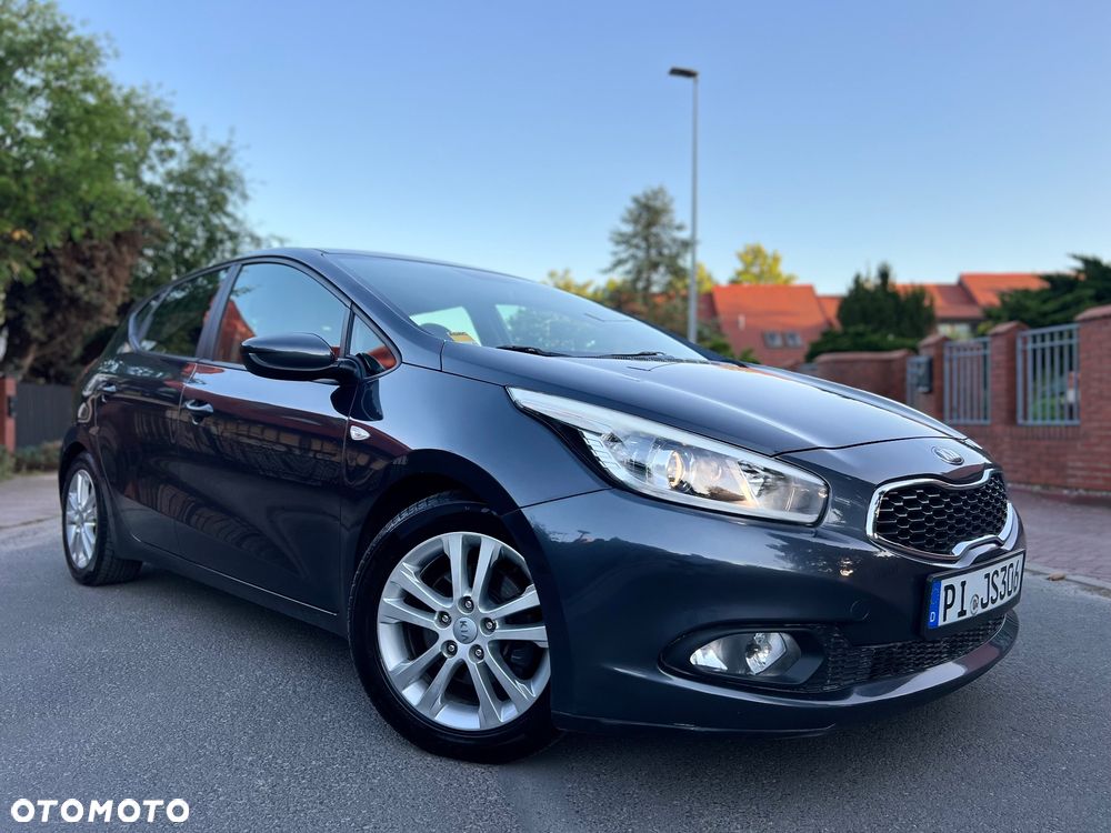 Kia Ceed 1.4 CVVT Dream Team Edition - 1