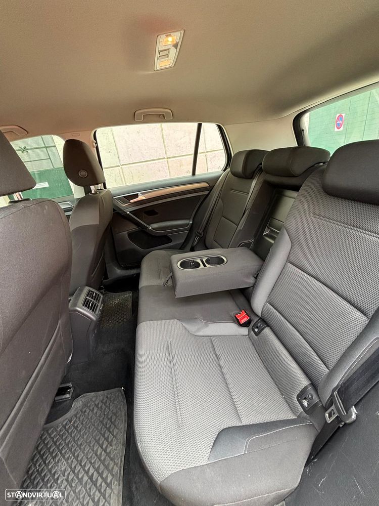 VW Golf 1.6 TDI Confortline DSG - 6