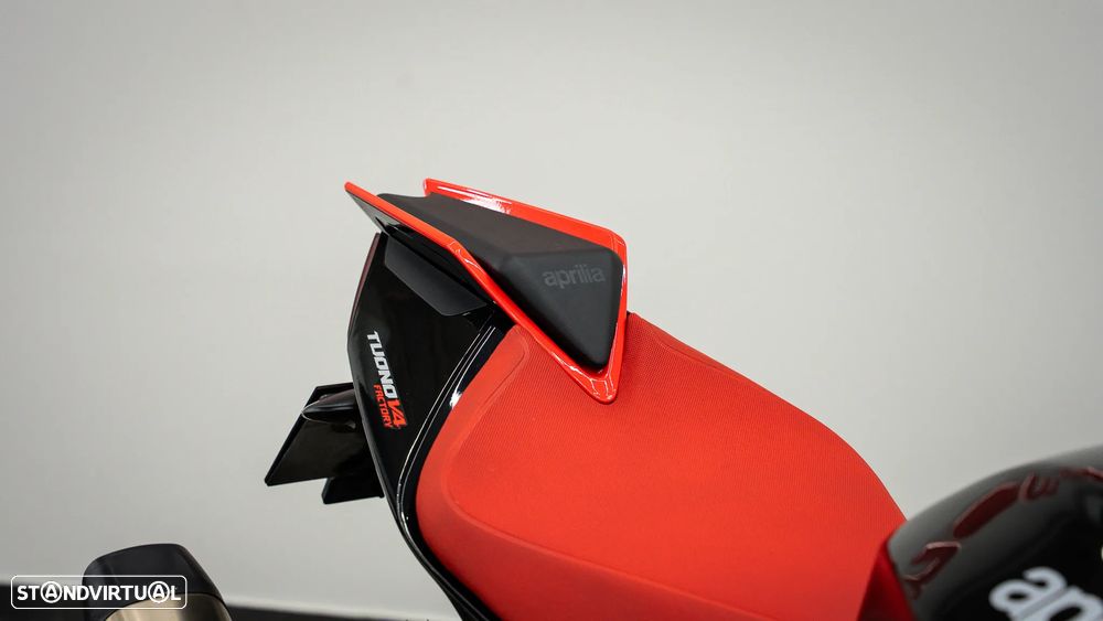 Aprilia Tuono V4 FACTORY - 19