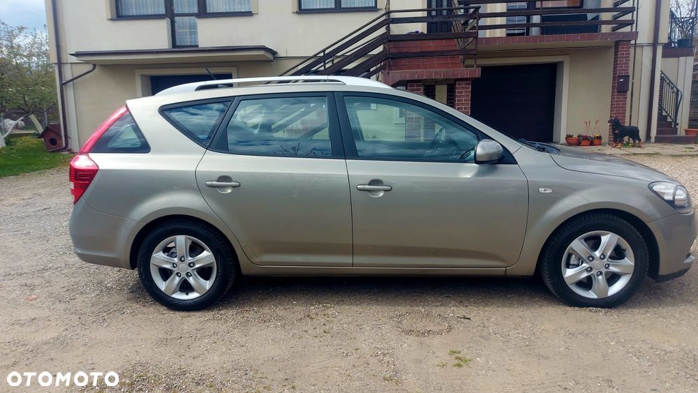 Kia Ceed - 9