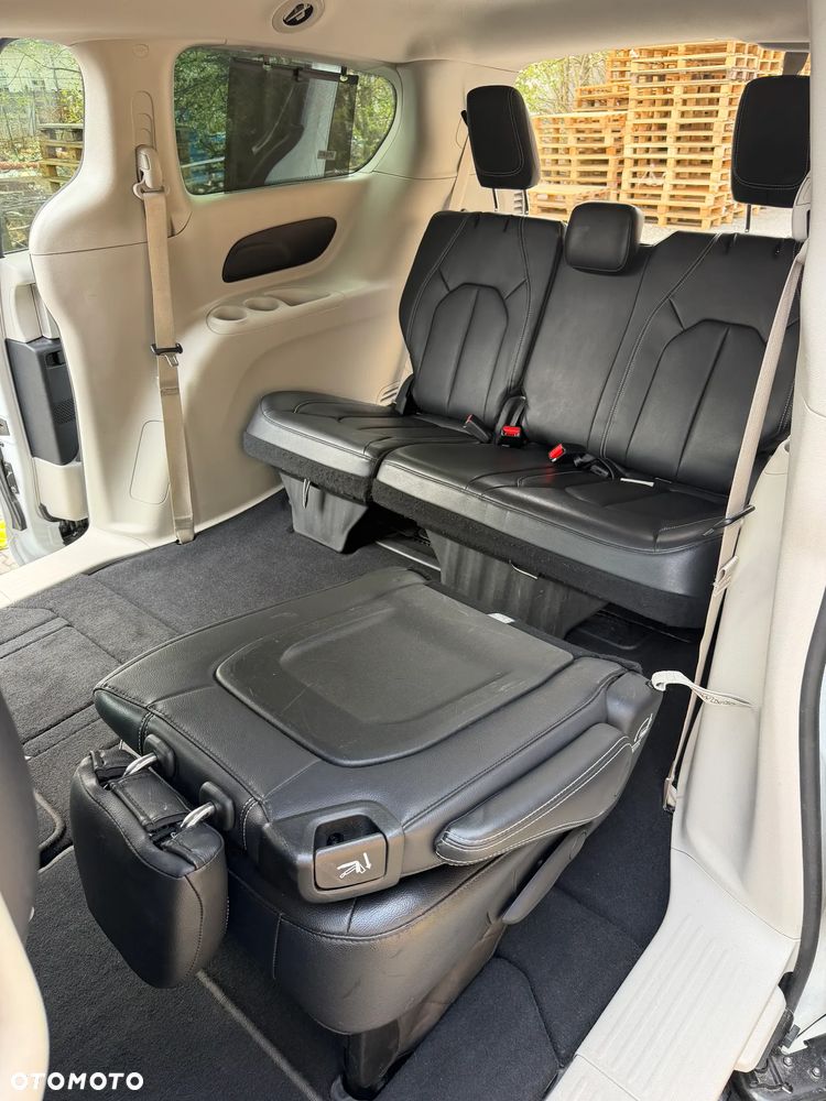 Chrysler Pacifica - 9