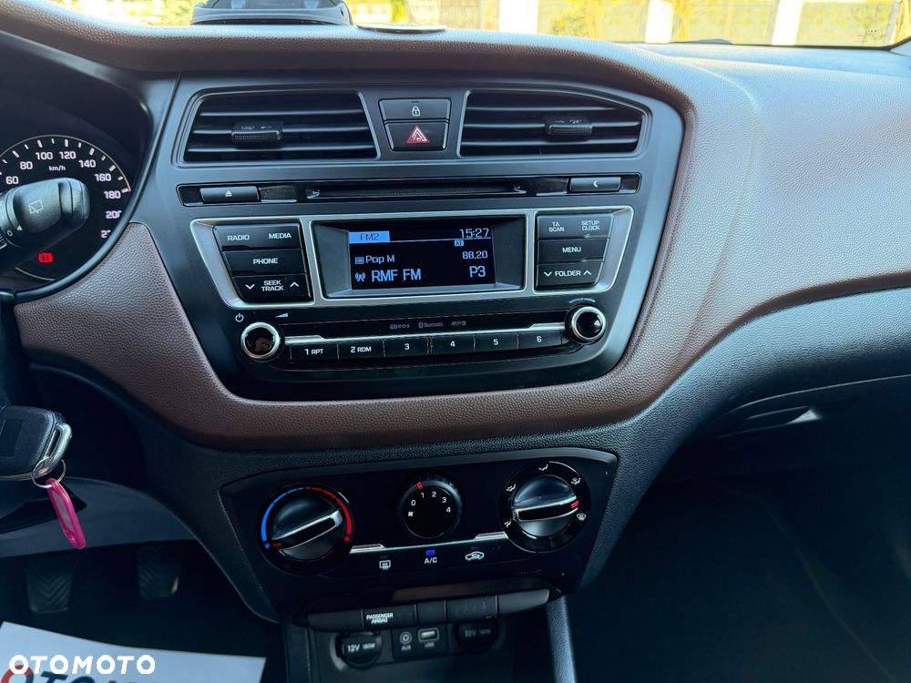 Hyundai i20 blue 1.2 Trend - 31