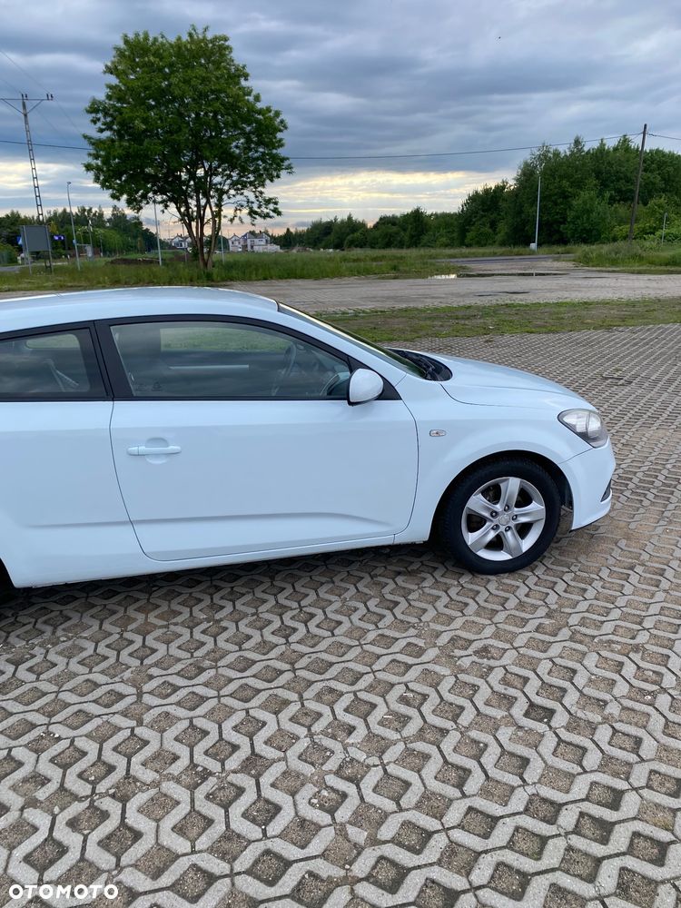 Kia Ceed - 12