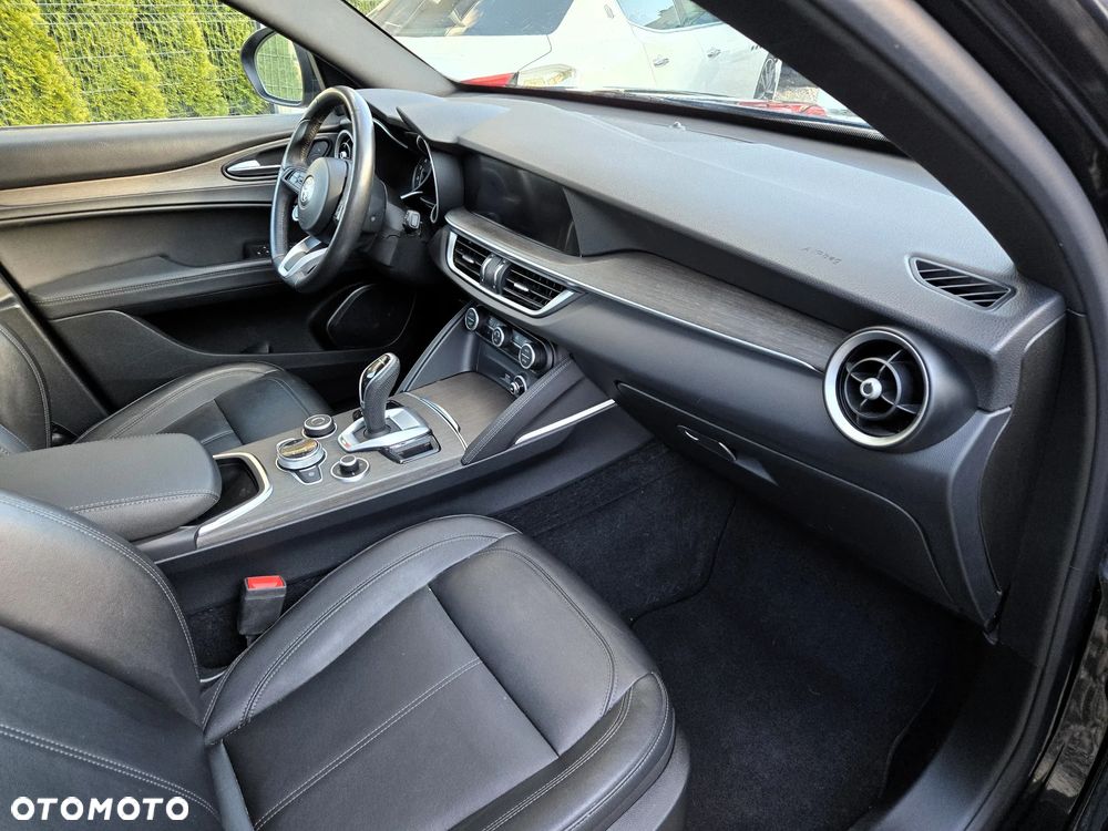 Alfa Romeo Stelvio 2.0 Turbo 16V AT8-Q4 Ti - 29