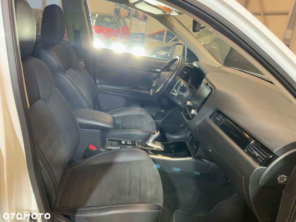 Mitsubishi Outlander - 3