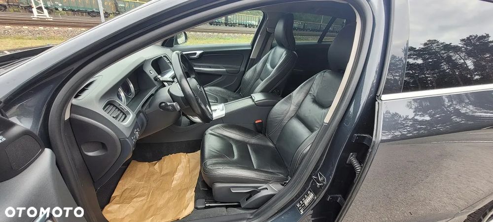 Volvo V60 D3 Geartronic R-Design - 25