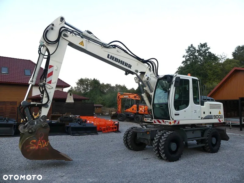Liebherr A900C z Niemiec / Super Stan / - 9