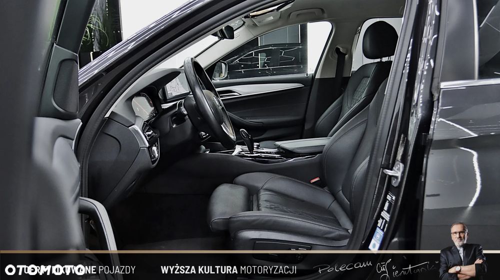 BMW Seria 5 530d Touring Luxury Line - 13