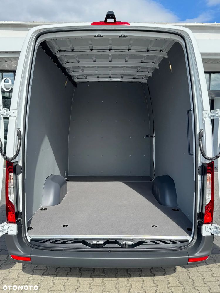 Mercedes-Benz Sprinter - 13