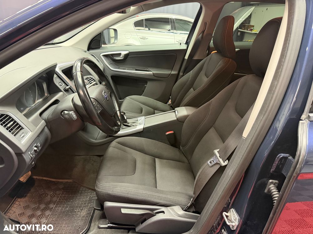 Volvo XC 60 D4AWD Momentum - 11