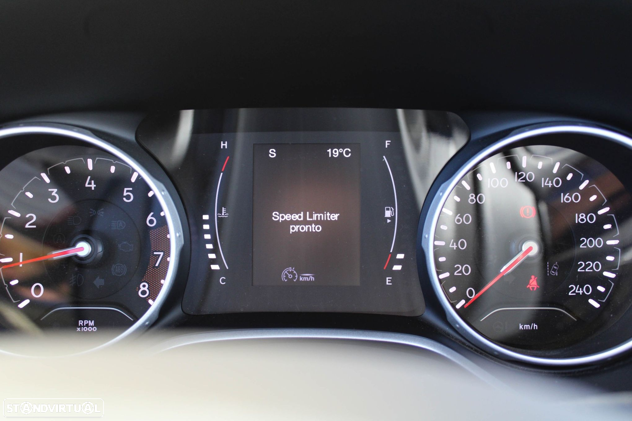 Jeep Compass 1.3 T Sport - 33