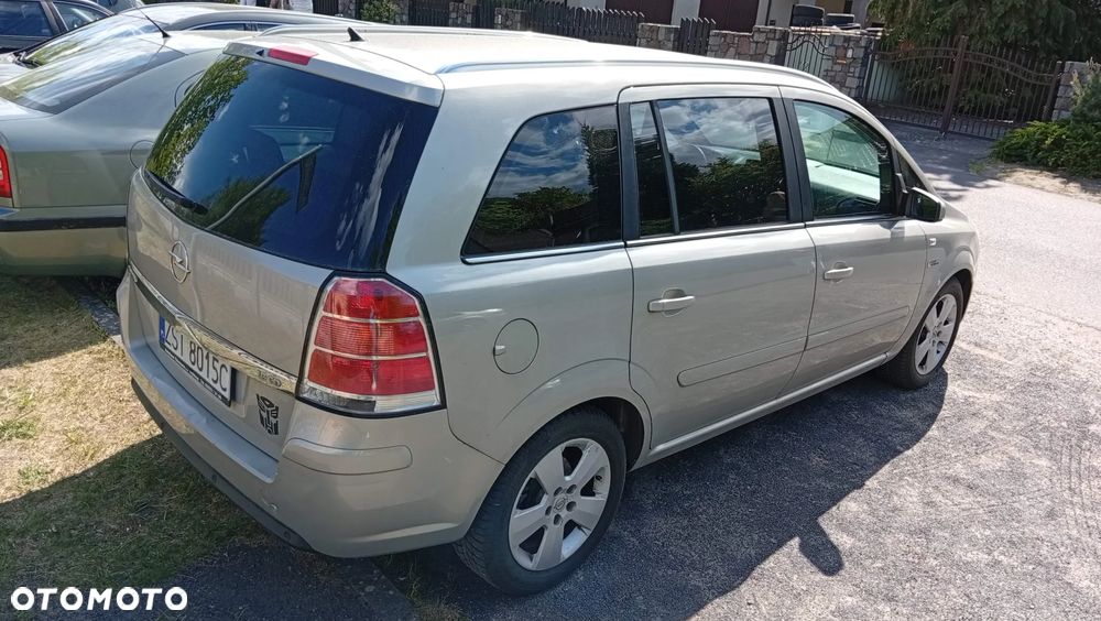 Opel Zafira 1.8 Cosmo EasyTronic - 3