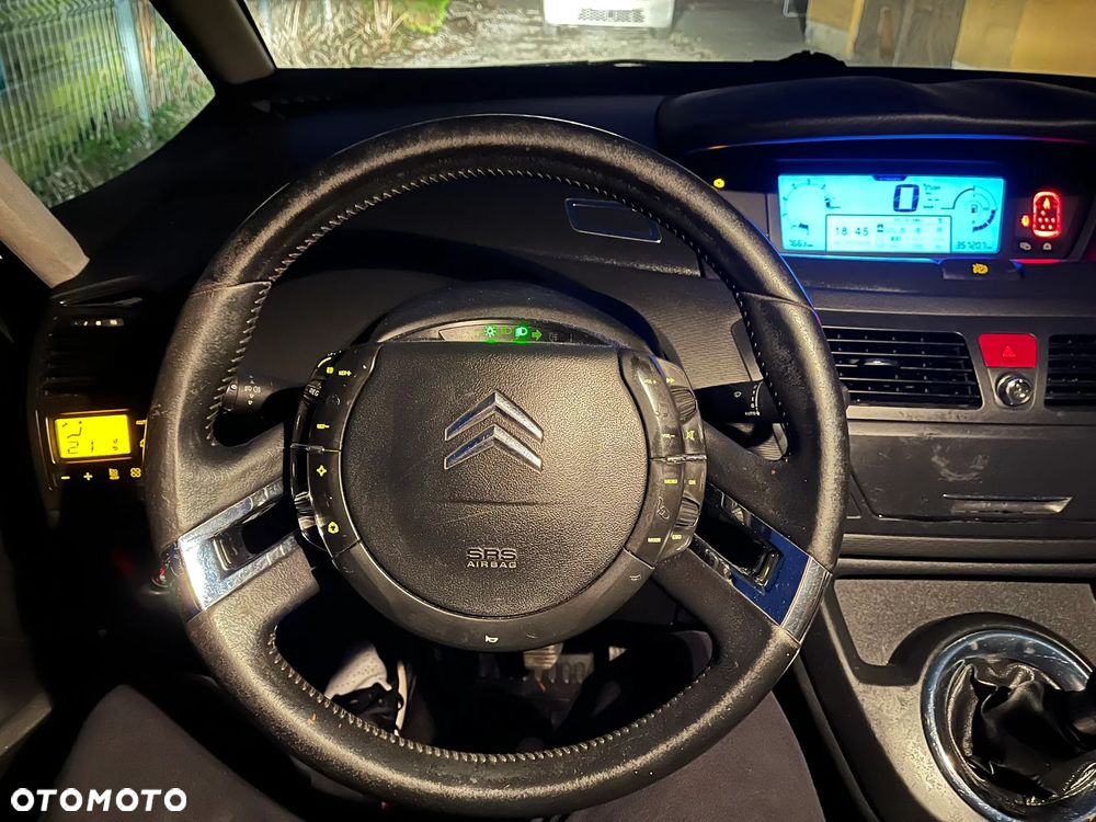 Citroën C4 Grand Picasso 1.8 16V Style - 9