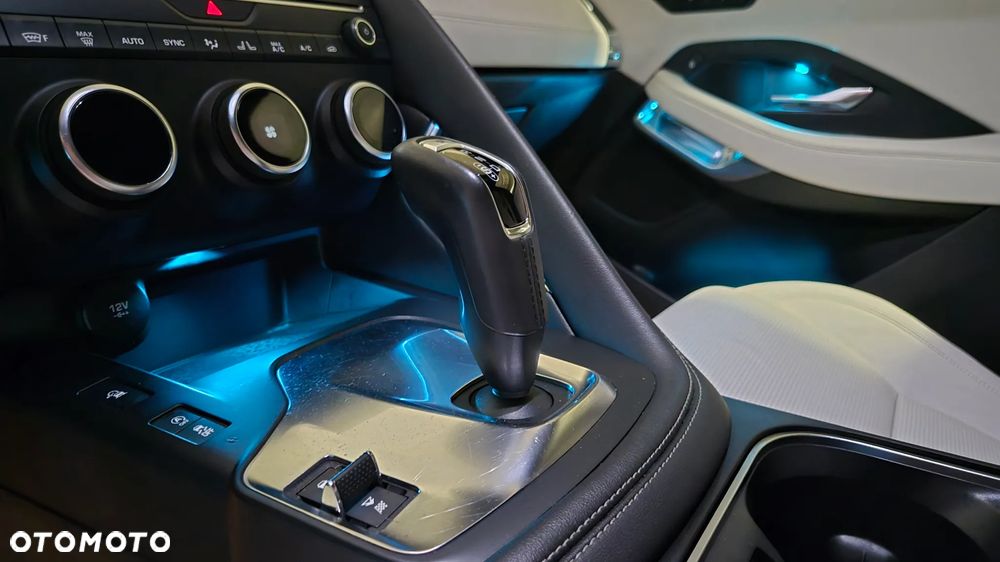 Jaguar E-Pace 2.0 i4D AWD R-Dynamic - 13