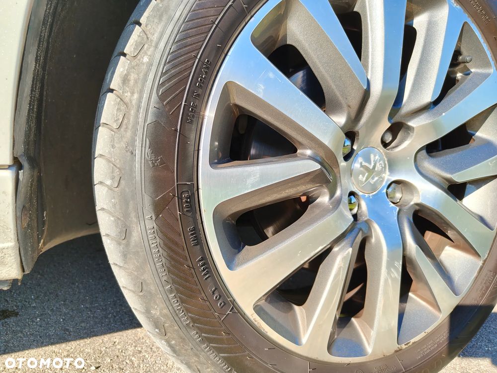 Peugeot 5008 - 8