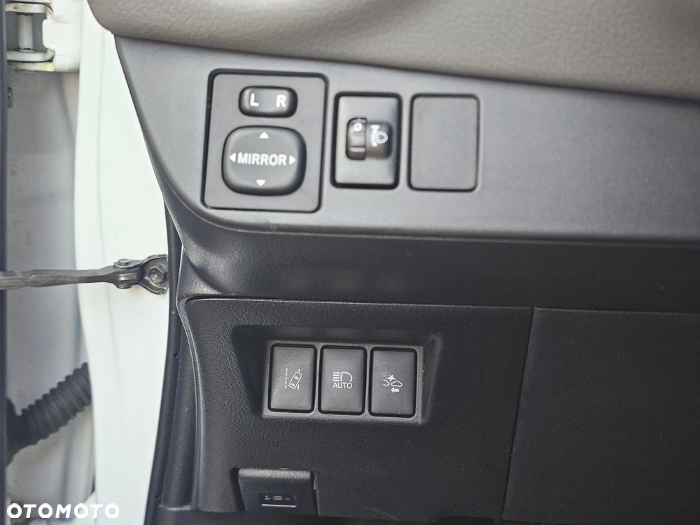 Toyota Yaris 1.5 Premium - 11