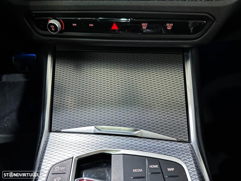 BMW 330 e Pack 50 anos M Auto - 32