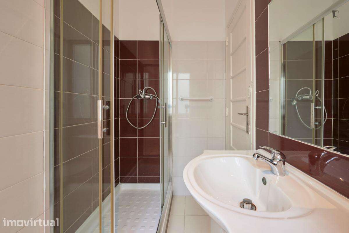Quarto - localizado em Alameda Lisbon - Grande imagem: 5/26