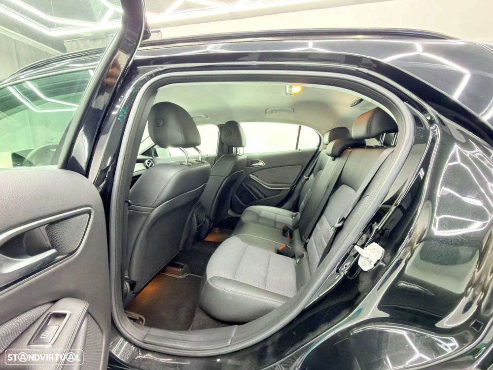 Mercedes-Benz GLA 200 7G-DCT Urban - 10